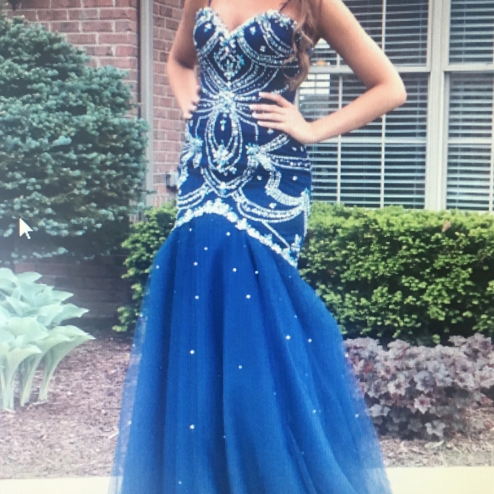 Long blue prom dress